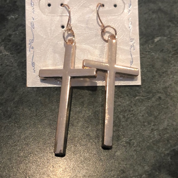GOLD FASHION CROSS EARRINGS! - Picture 5 of 8